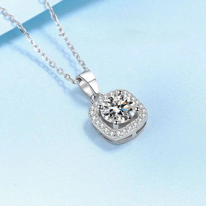 Classic Gift Square Female PT950 Platinum Necklace Certificate D Color 1/2ct Moissanite Pendant for Women Wedding Fine Jewelry
Classic Gift Square Female PT950 Platinum Necklace Certificate D Color 1/2ct Moissanite Pendant for Women Wedding Fine Jewelry