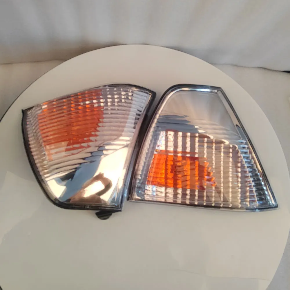 Пара автомобильных угловых фонарей указателя поворота для Toyota Gran Hiace KCH10W KCH16W 1999 2000 2001
Пара автомобильных угловых фонарей указателя поворота для Toyota Gran Hiace KCH10W KCH16W 1999 2000 2001