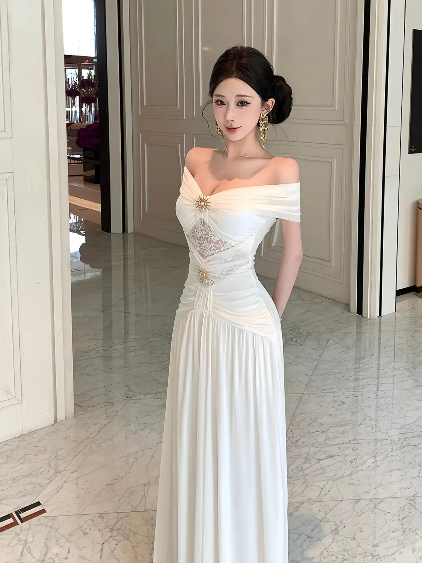 Elegant Sexy One-Shoulder Evening Dress Women's Slimming High Waist Long Skirt Korean Style A-Line Gown for Parties And Weddings
Elegant Sexy One-Shoulder Evening Dress Women's Slimming High Waist Long Skirt Korean Style A-Line Gown for Parties And Weddings