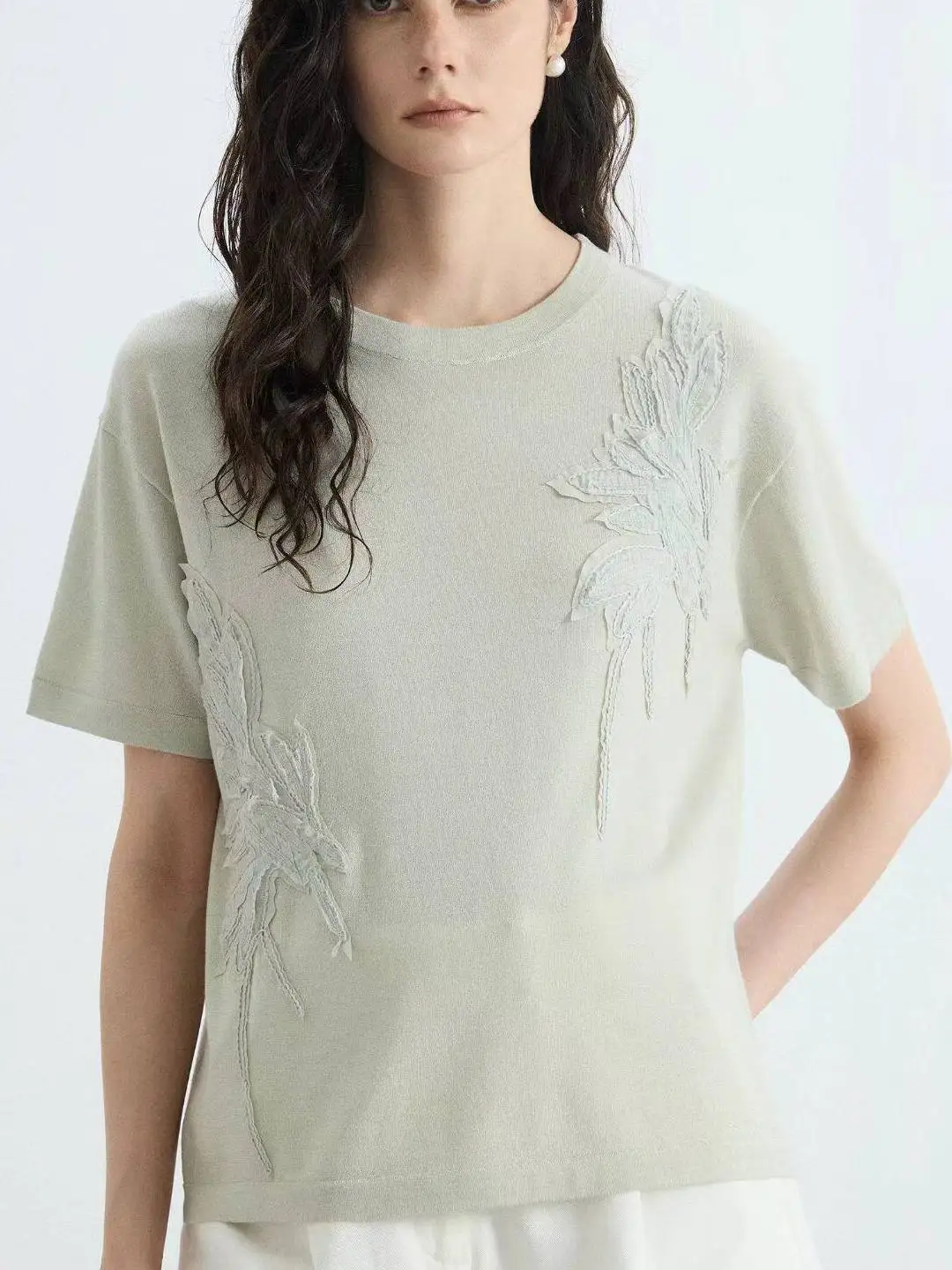 Elegant Embroidered Short Sleeve Knitted Top Ultrafine Wool Silk Loose Fit BC Heavy Duty Bead Flower Patch Spring Su...
Elegant Embroidered Short Sleeve Knitted Top Ultrafine Wool Silk Loose Fit BC Heavy Duty Bead Flower Patch Spring Su...