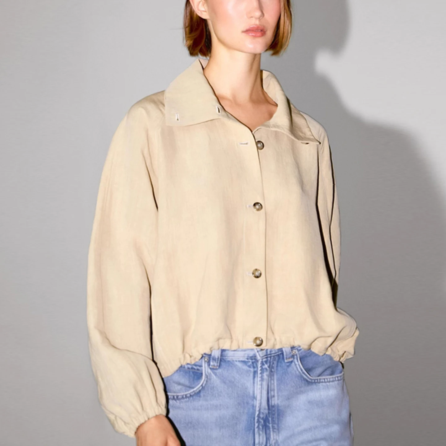 Ele Pilot Jaet ort Outerwear Summer 2025 New Women's Faion Breathable Polyester Fiber Long Sve Button Closure
Ele Pilot Jaet ort Outerwear Summer 2025 New Women's Faion Breathable Polyester Fiber Long Sve Button Closure