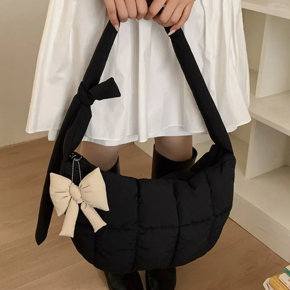 Korean Style Down Cotton Crossbody Bag Bow Pendant Large Capacity Nylon Quilted Handbag Plaid Padded Puffer Cloud Shoulder Bag
Korean Style Down Cotton Crossbody Bag Bow Pendant Large Capacity Nylon Quilted Handbag Plaid Padded Puffer Cloud Shoulder Bag