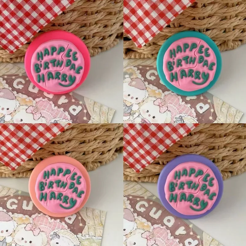 INS милый английский буквенный розовый магнитный держатель, ручка для телефона, подставка для IPhone 17 16 15, для Pad Magsafe Smart Bracket
INS милый английский буквенный розовый магнитный держатель, ручка для телефона, подставка для IPhone 17 16 15, для Pad Magsafe Smart Bracket