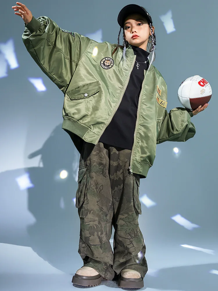 Детская одежда в стиле хип-хоп, армейская зеленая куртка-бомбер, ветровка, камуфляжные широкие брюки-карго для девочек и мальчиков, костюмы для джазовых танцев, одежда
Детская одежда в стиле хип-хоп, армейская зеленая куртка-бомбер, ветровка, камуфляжные широкие брюки-карго для девочек и мальчиков, костюмы для джазовых танцев, одежда