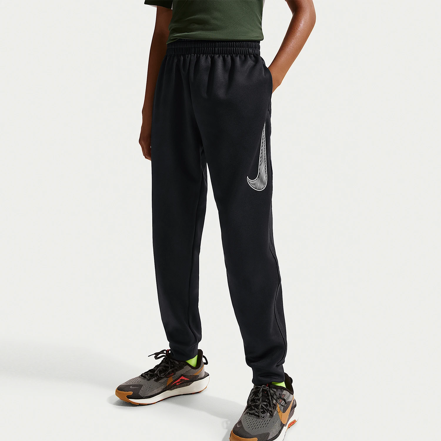 Оригинальные детские спортивные брюки Nike Multi с эластичным поясом и принтом на щиколотке IF2429-010
Оригинальные детские спортивные брюки Nike Multi с эластичным поясом и принтом на щиколотке IF2429-010