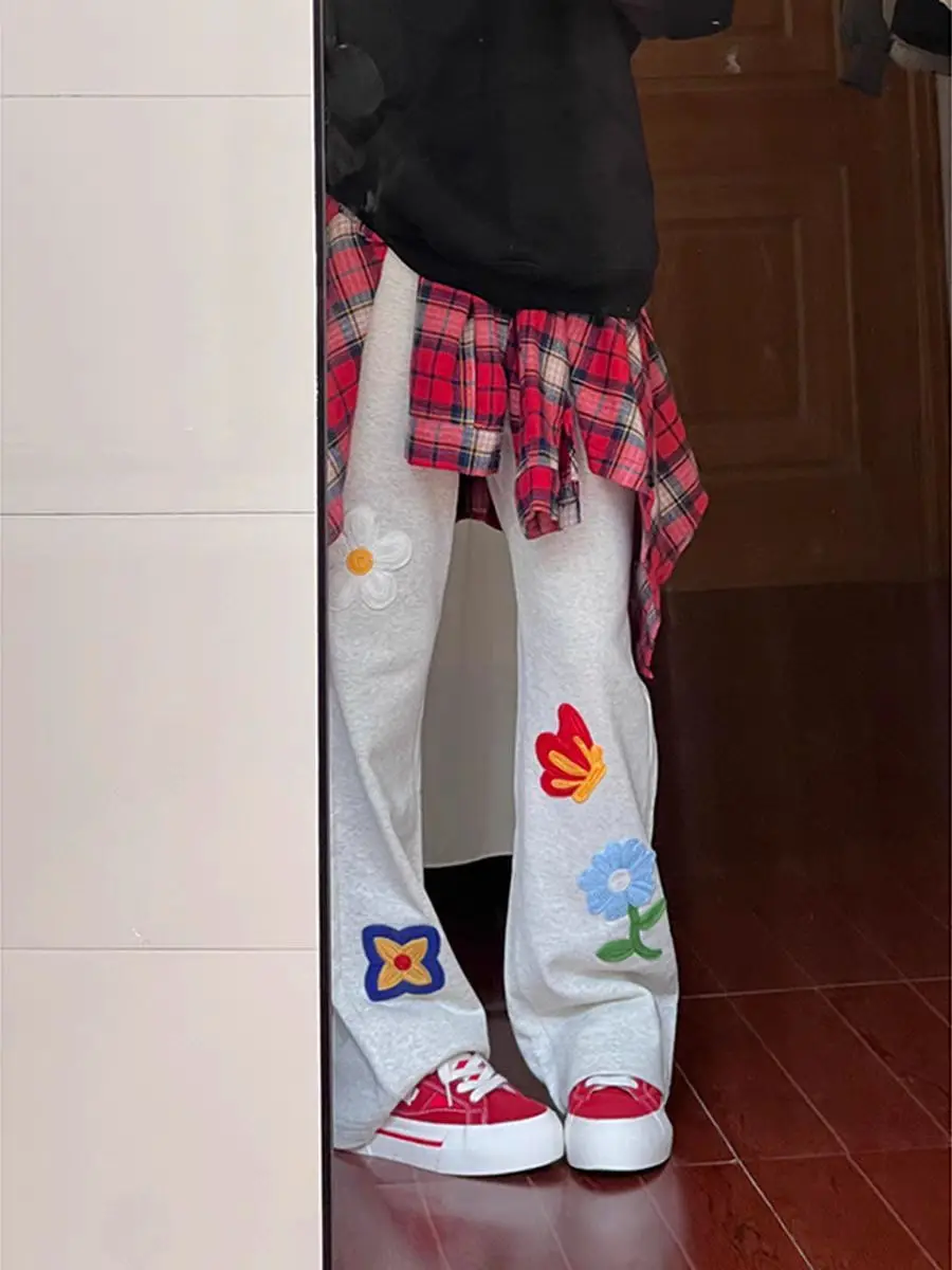 American flower embroidery scimitar sports pants students Korean version of loose everything heavy casual wide leg pants
American flower embroidery scimitar sports pants students Korean version of loose everything heavy casual wide leg pants