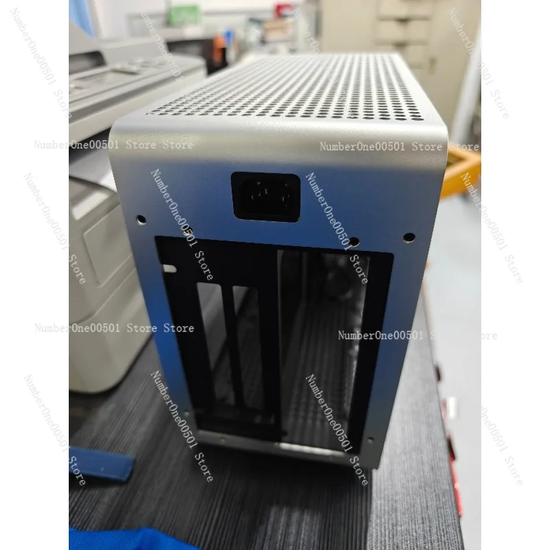 Корпус A4 ITX из алюминия с поддержкой водяного охлаждения SFX 240 мм, прозрачная боковая панель, компактный корпус Mini-ITX для игровой ПК
Корпус A4 ITX из алюминия с поддержкой водяного охлаждения SFX 240 мм, прозрачная боковая панель, компактный корпус Mini-ITX для игровой ПК