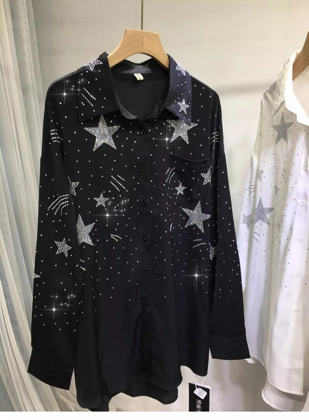 Plus Size Shirt Hot Pressed Diamond Star Women Loose Length Satin Top Summer Spring Loose Casual
Plus Size Shirt Hot Pressed Diamond Star Women Loose Length Satin Top Summer Spring Loose Casual