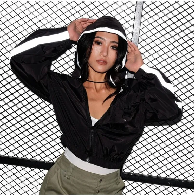 Ubei Spring long-sleeved hooded thin fashion crop top short casual black reflective hoodies women
Ubei Spring long-sleeved hooded thin fashion crop top short casual black reflective hoodies women