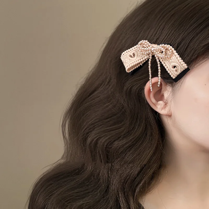 Bow Pearl Lace Hair Clip for Women Luxurious Duckbill Clip for Sweet Bangs Fashionable Hair Accessories for Girls
Bow Pearl Lace Hair Clip for Women Luxurious Duckbill Clip for Sweet Bangs Fashionable Hair Accessories for Girls