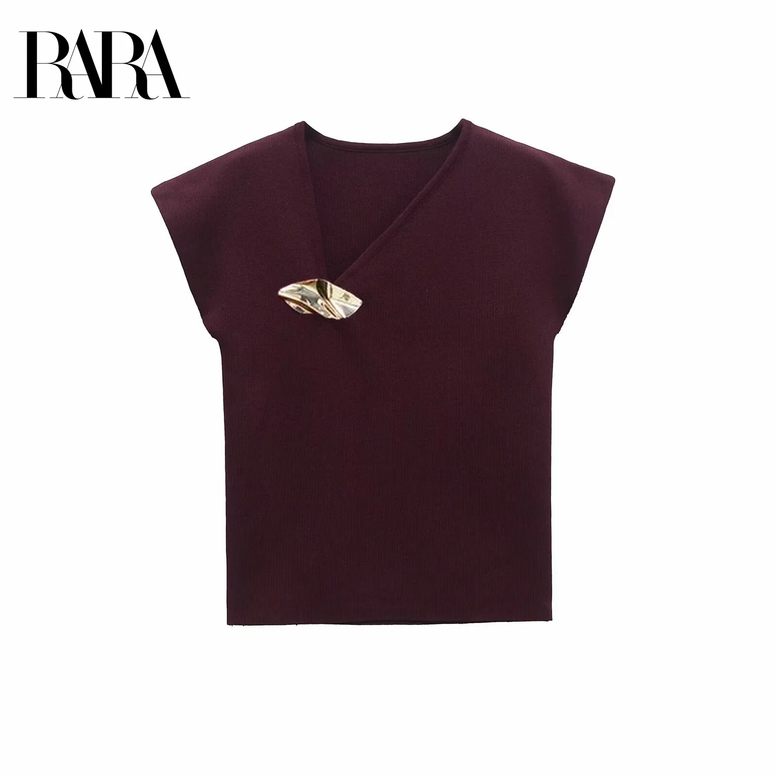 RARA 2025 Women's Sleeveless V Neck Knit Top with Decorative Metal Detail Comfortable for Daily Wear Pairs Well with Bottoms
RARA 2025 Women's Sleeveless V Neck Knit Top with Decorative Metal Detail Comfortable for Daily Wear Pairs Well with Bottoms