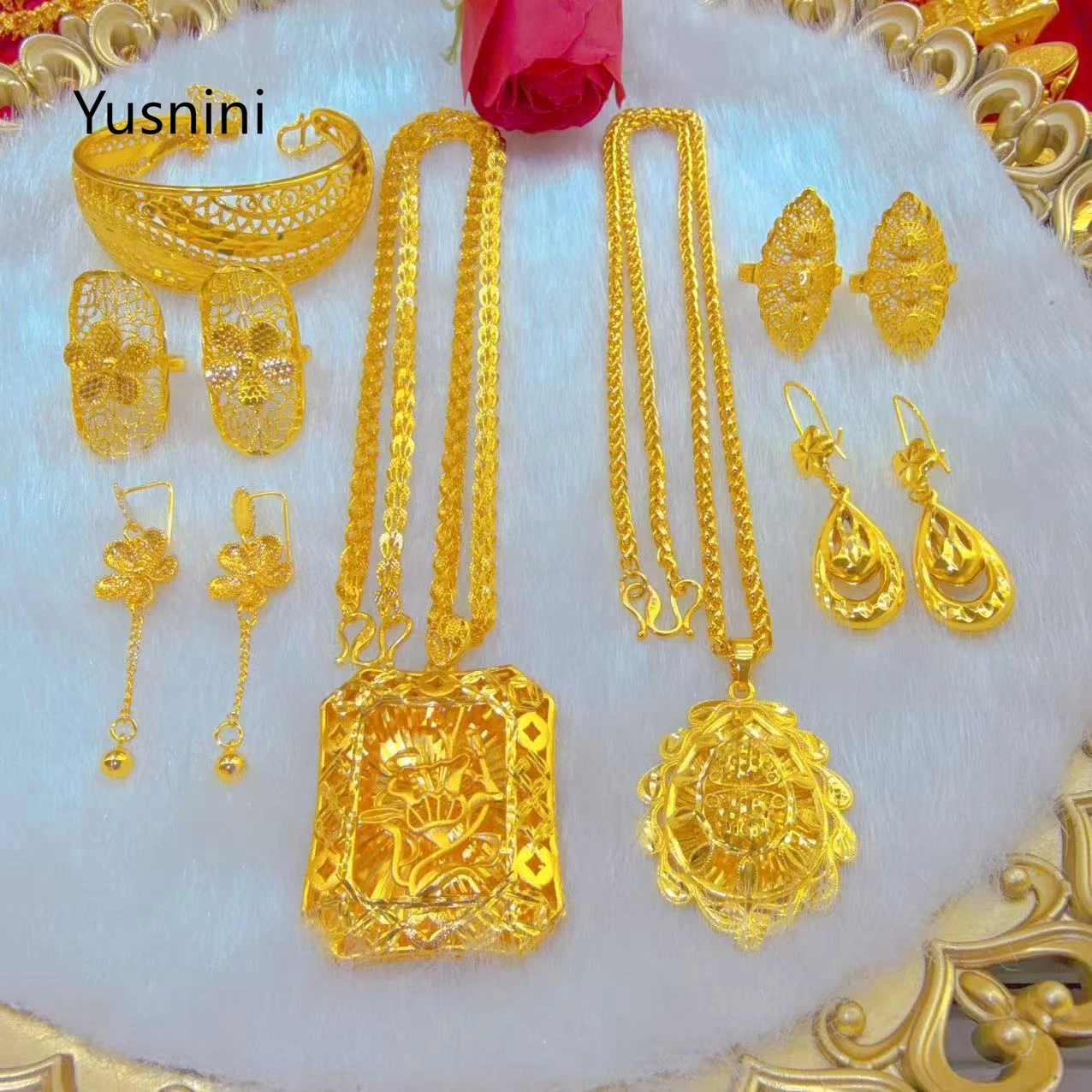 New Dubai Fashion High-End 24K Gold Plated Necklace Earrings Rings Bracelet Delicate Engagement Party Jewelry Set for Lovers 666
New Dubai Fashion High-End 24K Gold Plated Necklace Earrings Rings Bracelet Delicate Engagement Party Jewelry Set for Lovers 666