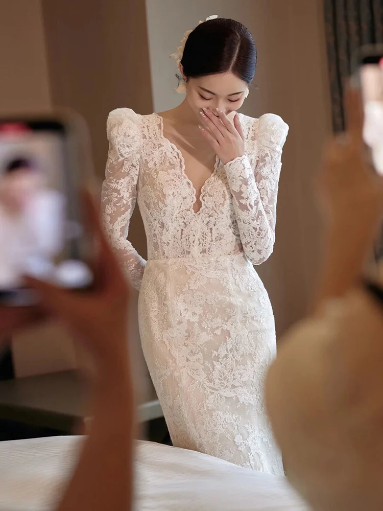 Elegant White Lace Wedding Dress V-Neck Light Tulle Gown Fish Tail Welcome Outfit Bridal Dress with Crystal Tube Polyester
Elegant White Lace Wedding Dress V-Neck Light Tulle Gown Fish Tail Welcome Outfit Bridal Dress with Crystal Tube Polyester