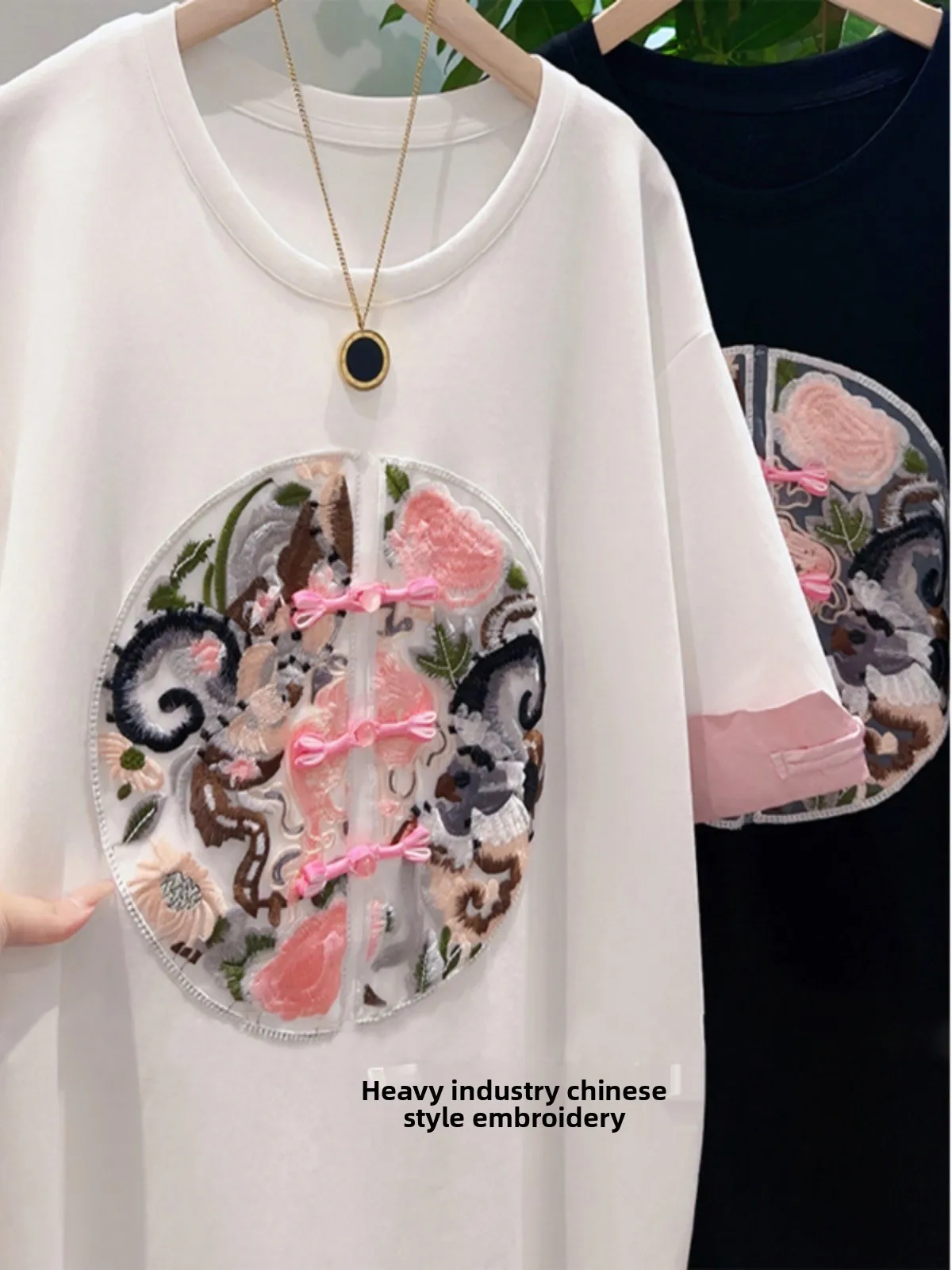 Spring Summer 2024 New Loose Chinese Sle Embroidered Patchwork ort Sve T-irt Faion Versatile round Ne Top
Spring Summer 2024 New Loose Chinese Sle Embroidered Patchwork ort Sve T-irt Faion Versatile round Ne Top