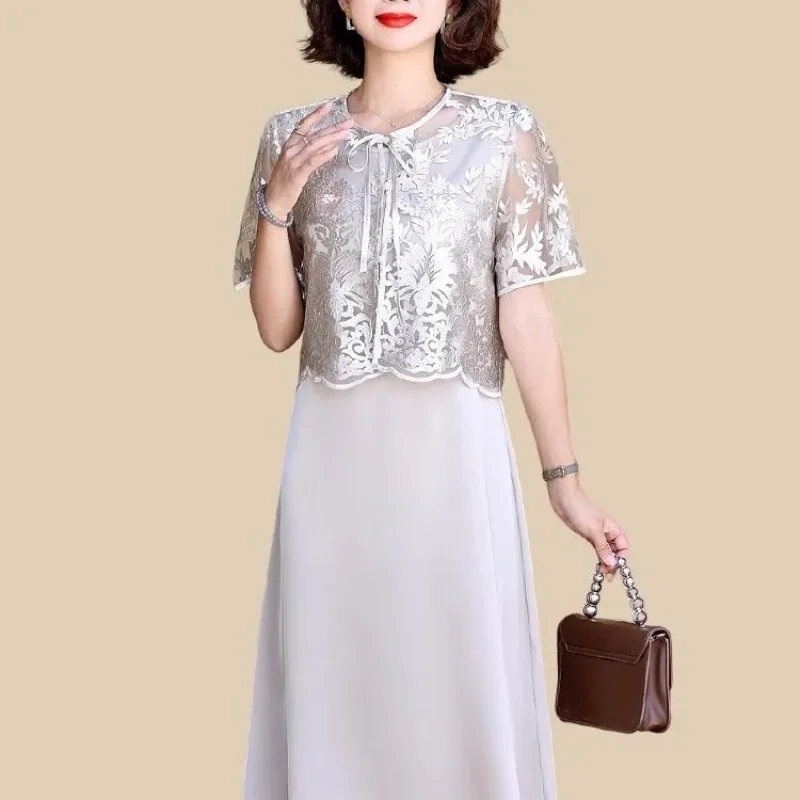 Women's Lace Floral Cardigan Chiffon Dress 2-Piece Set Elegant Retro Style for Middle-aged Ladies
Women's Lace Floral Cardigan Chiffon Dress 2-Piece Set Elegant Retro Style for Middle-aged Ladies
