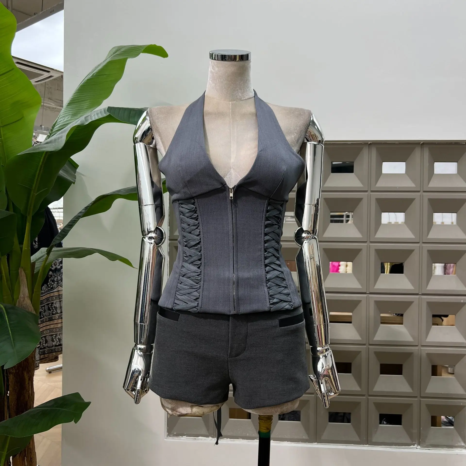 Grey Sexy Deep V-neck Halter Vest Y2k Street Lace-up Corset Tank Top 2025 Summer New Womens Blouses Fashion Hotsweet Tee
Grey Sexy Deep V-neck Halter Vest Y2k Street Lace-up Corset Tank Top 2025 Summer New Womens Blouses Fashion Hotsweet Tee