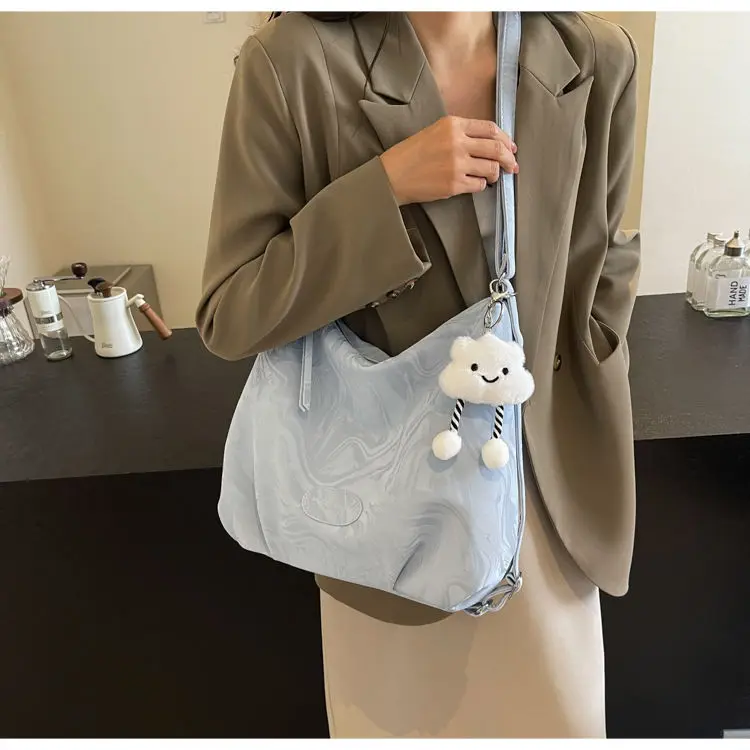 Minimally Versatile and High-End Summer Korean Version Versatile Large Capacity Single Shoulder Underarm Tote Bag for Women
Minimally Versatile and High-End Summer Korean Version Versatile Large Capacity Single Shoulder Underarm Tote Bag for Women