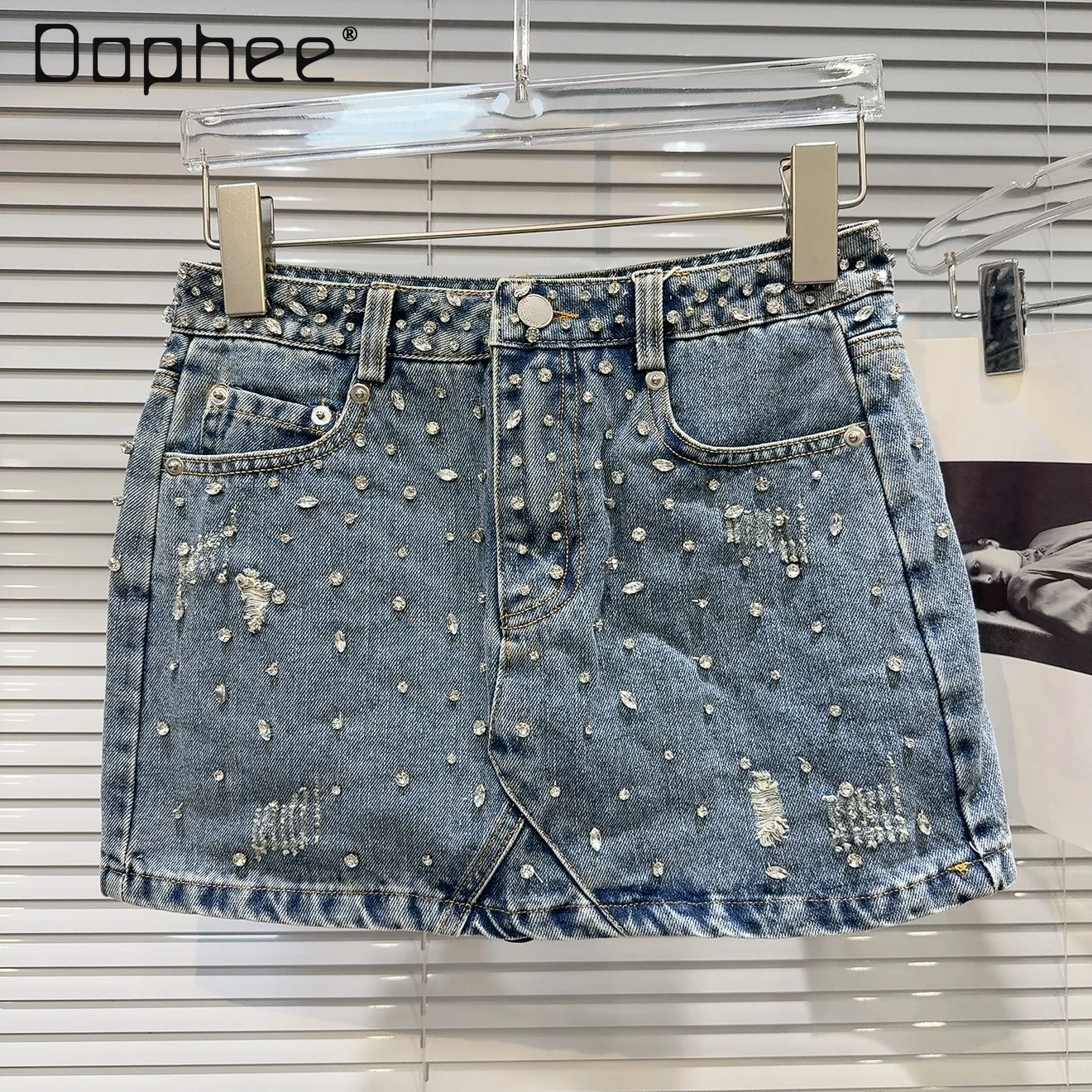 2025 Summer New Sweet Cool Street Diamond Heavy Industry Denim Mini Skirt High Waist Slim A-shaped Skirt Women Sexy Y2K Skirts
2025 Summer New Sweet Cool Street Diamond Heavy Industry Denim Mini Skirt High Waist Slim A-shaped Skirt Women Sexy Y2K Skirts