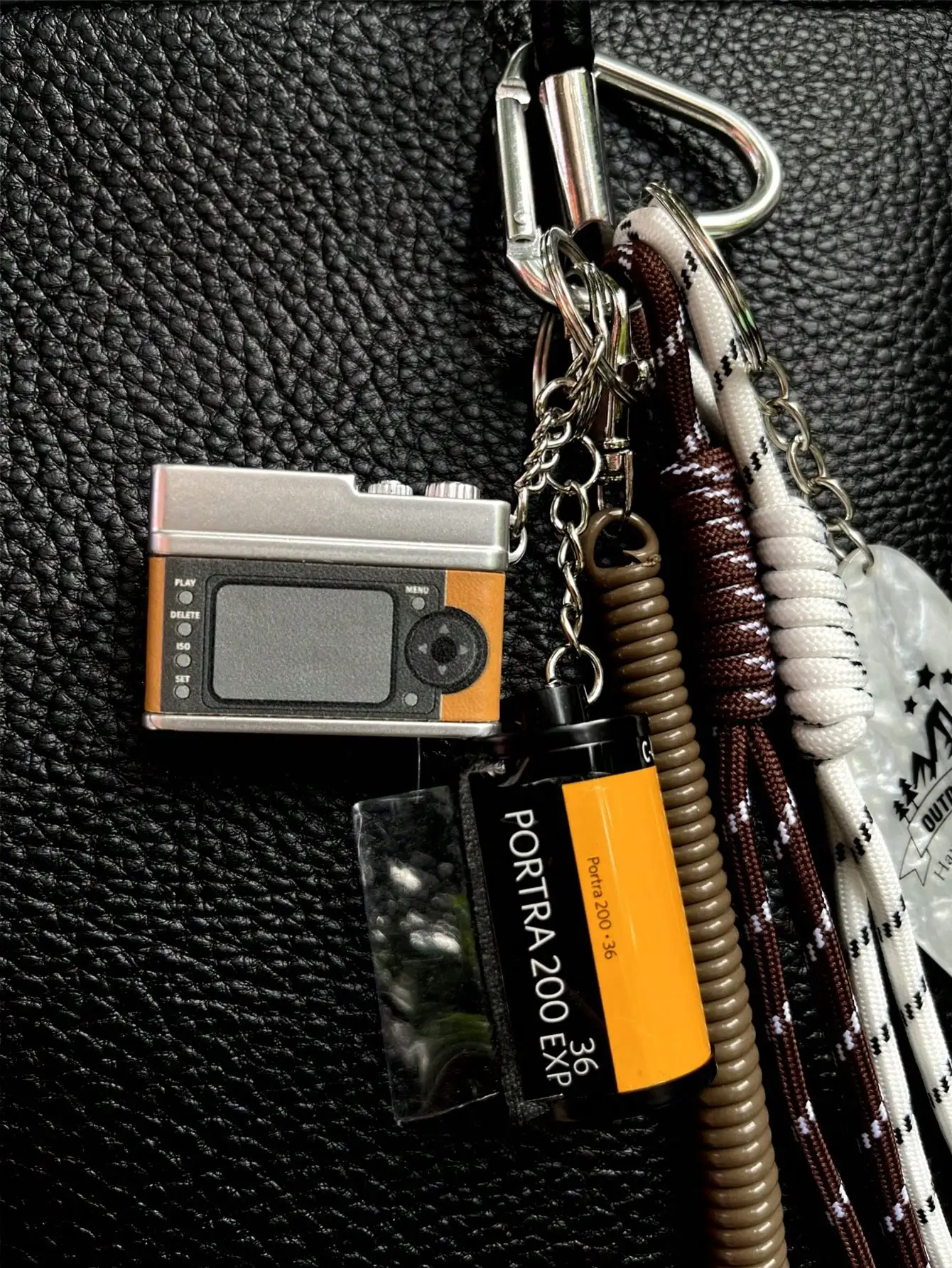 Retro Mini Camera Keychain With Film Roll And Braided Rope Bag Charm For Adults
Retro Mini Camera Keychain With Film Roll And Braided Rope Bag Charm For Adults