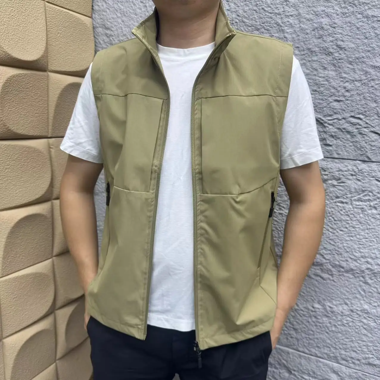 Мужской уличный жилет премиум-класса свободного кроя большого размера с воротником-стойкой, осенняя новинка, повседневный, молодежный стиль
Мужской уличный жилет премиум-класса свободного кроя большого размера с воротником-стойкой, осенняя новинка, повседневный, молодежный стиль