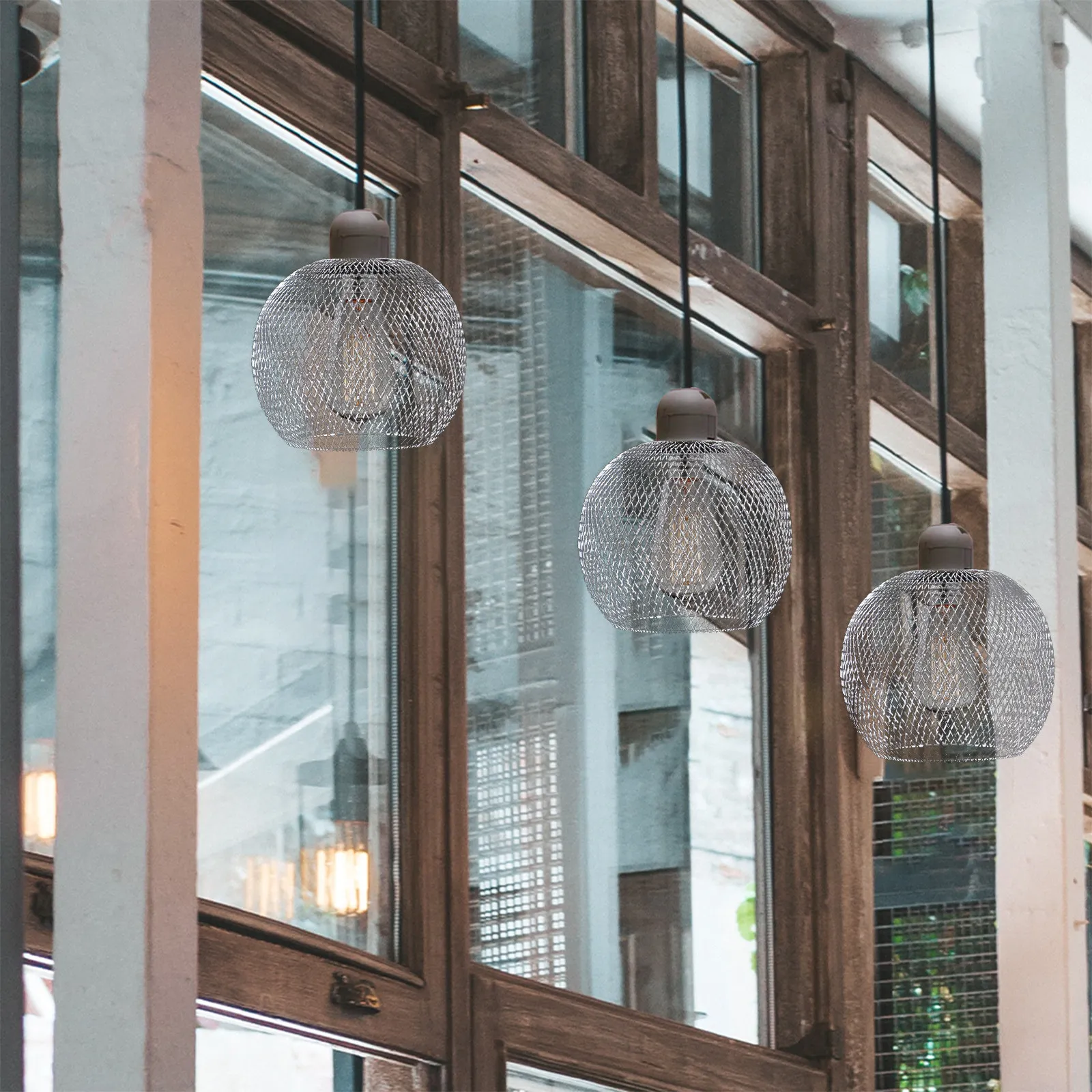 Плетеный вручную железный подвесной светильник с полым дизайном, абажур для лампы с открытым цоколем, декоративный подвесной светильник для потолка, защитный кожух для лампочки
Плетеный вручную железный подвесной светильник с полым дизайном, абажур для лампы с открытым цоколем, декоративный подвесной светильник для потолка, защитный кожух для лампочки