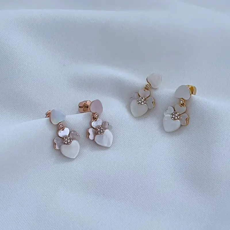 KS Small Fresh European and American Sweet Wind Ocean Natural Shell Petal Flower Stamen Diamond Design Fashion Stud Earrings
KS Small Fresh European and American Sweet Wind Ocean Natural Shell Petal Flower Stamen Diamond Design Fashion Stud Earrings