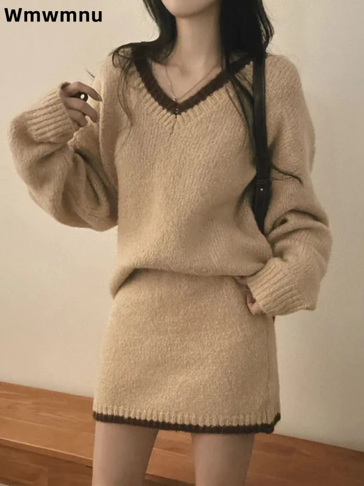 Корейская модная юбка, комплект из 2 предметов, винтажный вязаный свитер контрастного цвета с v-образным вырезом, Conjuntos, обнимающие бедра с высокой талией, ансамбли
Корейская модная юбка, комплект из 2 предметов, винтажный вязаный свитер контрастного цвета с v-образным вырезом, Conjuntos, обнимающие бедра с высокой талией, ансамбли