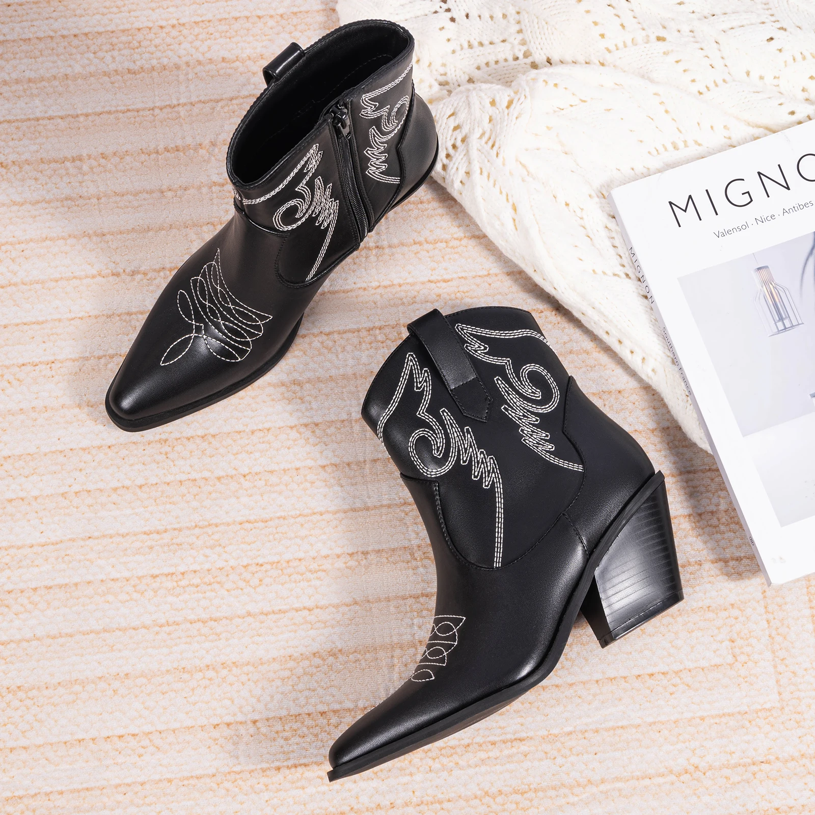 Cowboy Ankle Boots For Women Vintage Sewing Black Short Boot Ladies Block High Heels Winter Party Shoes Pointed Embroide
Cowboy Ankle Boots For Women Vintage Sewing Black Short Boot Ladies Block High Heels Winter Party Shoes Pointed Embroide