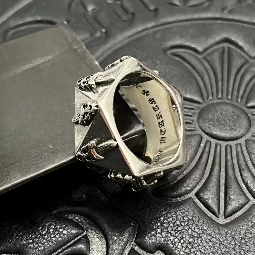 S925 sterling silver retro faceted sword ring men's and women's personality hip hop domineering ring classic
S925 sterling silver retro faceted sword ring men's and women's personality hip hop domineering ring classic