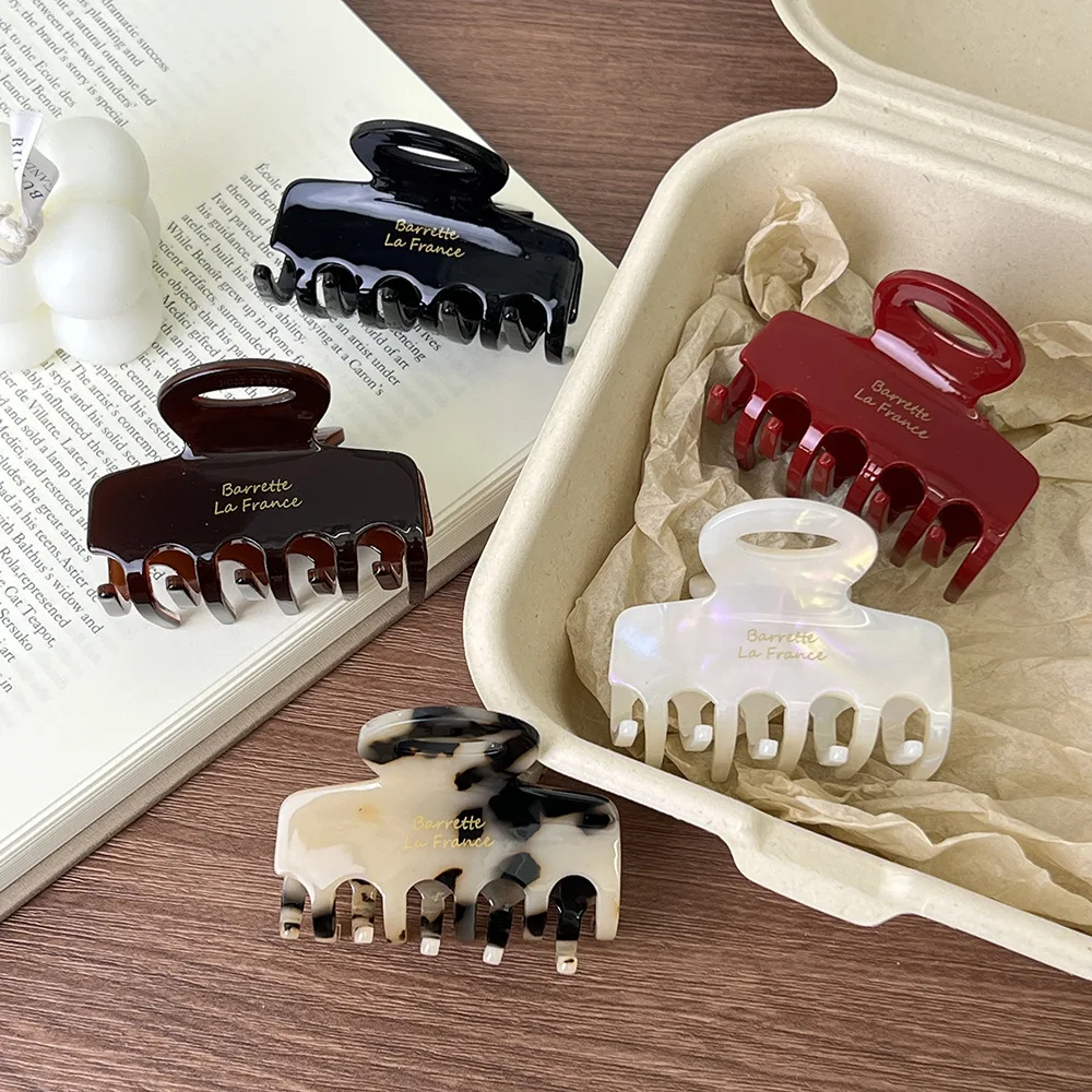 sense medium letter hairpin, femininity, half-tied grab clip on the back of the head, niche design, shark clip headdress
sense medium letter hairpin, femininity, half-tied grab clip on the back of the head, niche design, shark clip headdress