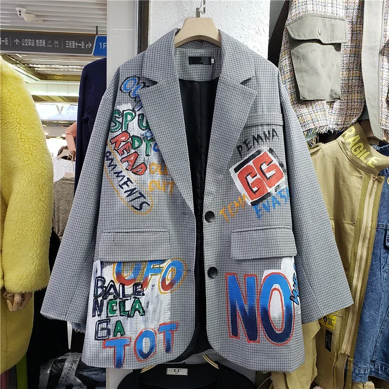 Women Fashion Graffiti Letters British Style Plaid Blazer Casual Long Sleeve Suit Jacket Female Loose Ladies Blazers Streetwear
Women Fashion Graffiti Letters British Style Plaid Blazer Casual Long Sleeve Suit Jacket Female Loose Ladies Blazers Streetwear