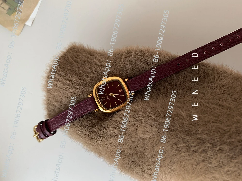 Red Small Sugar Cube Niche Light Luxury High-end Small Dial Women's Quartz Watch
Red Small Sugar Cube Niche Light Luxury High-end Small Dial Women's Quartz Watch