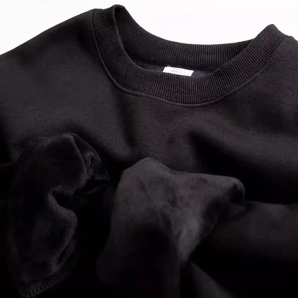 Мужской термотолстовка-пуловер на плюшевой подкладке из плотной ткани с круглым вырезом и длинными рукавами идеально подходит для зимней одежды
Мужской термотолстовка-пуловер на плюшевой подкладке из плотной ткани с круглым вырезом и длинными рукавами идеально подходит для зимней одежды