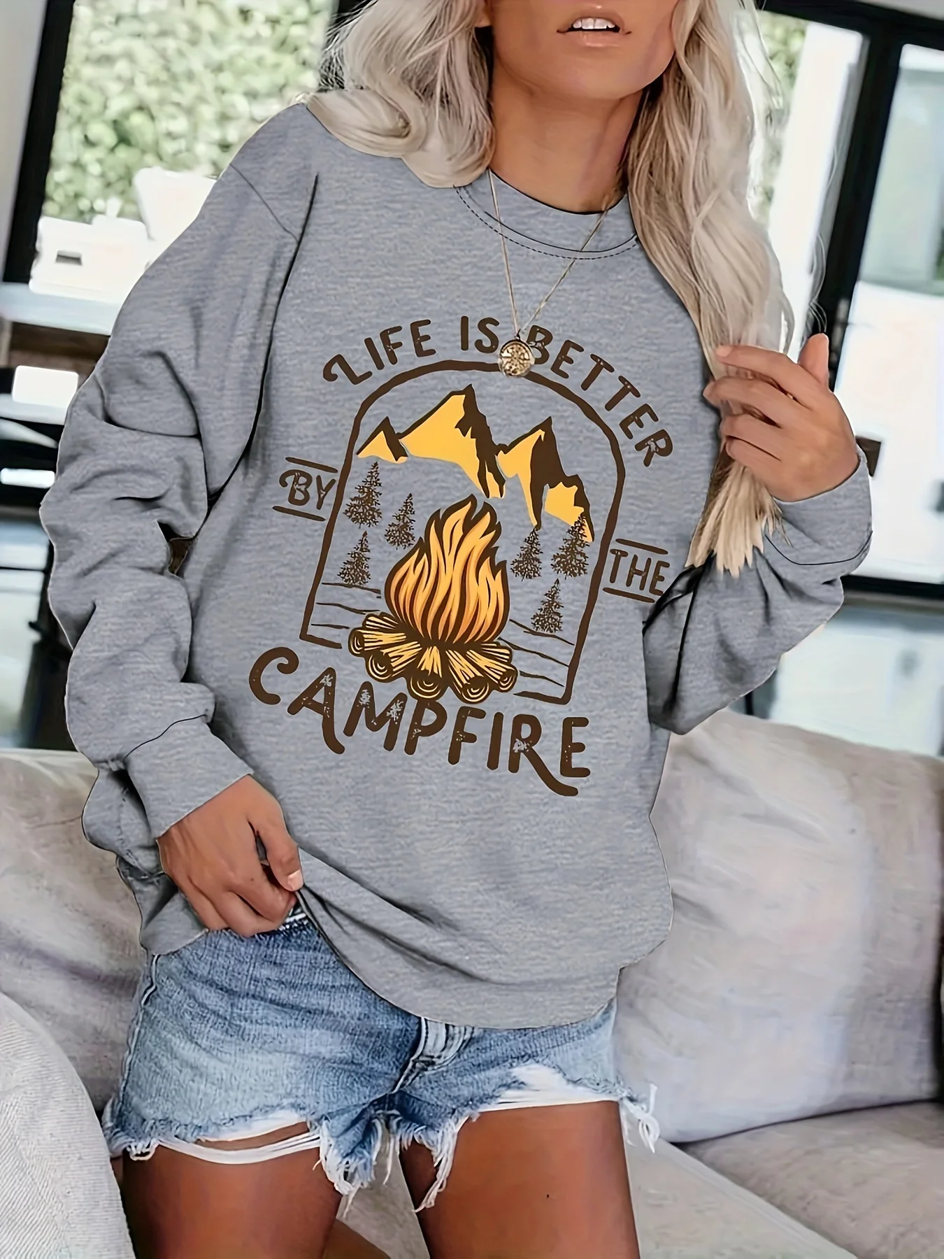 Women's autumn and winter casual warm camping element print comfortable plus velvet long sleeved round neck sweatshirt
Women's autumn and winter casual warm camping element print comfortable plus velvet long sleeved round neck sweatshirt