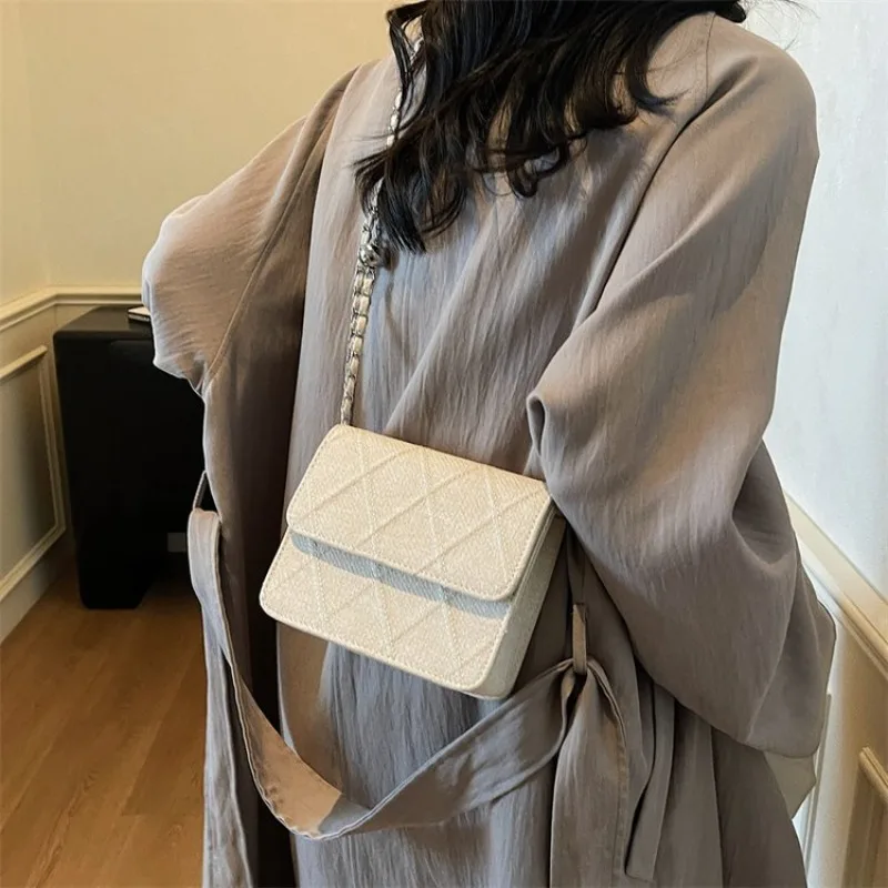 Модная квадратная сумка-сэтчел для женщин, дизайнерская кожаная сумка через плечо большой вместимости, элегантная текстурированная сумка для поездок на работу
Модная квадратная сумка-сэтчел для женщин, дизайнерская кожаная сумка через плечо большой вместимости, элегантная текстурированная сумка для поездок на работу