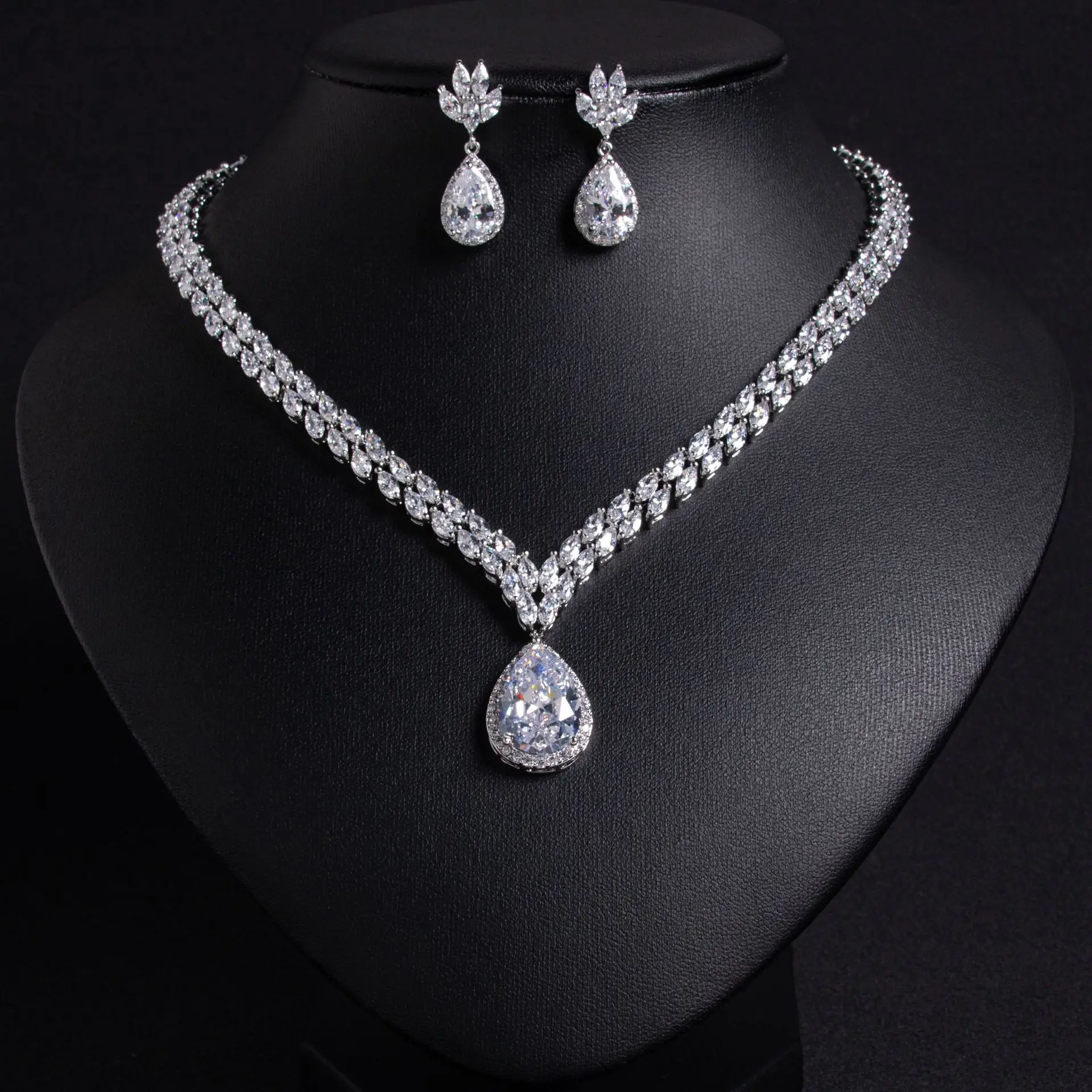 HIBRIDE Hot Sale Luxury Delicate Zirconia Jewellery Teardrop Necklace Earrings Ladies Set Wedding Party Dress Accessories S-580
HIBRIDE Hot Sale Luxury Delicate Zirconia Jewellery Teardrop Necklace Earrings Ladies Set Wedding Party Dress Accessories S-580