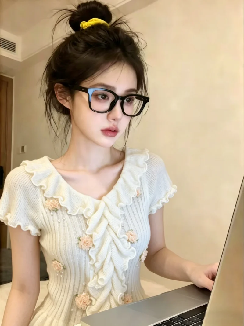 Korean Style Slim Fit Short Sleeve Knitted Top Women's Summer New Super Beautiful Floral 3D Ear Look Self Kept Style Silk Blend
Korean Style Slim Fit Short Sleeve Knitted Top Women's Summer New Super Beautiful Floral 3D Ear Look Self Kept Style Silk Blend