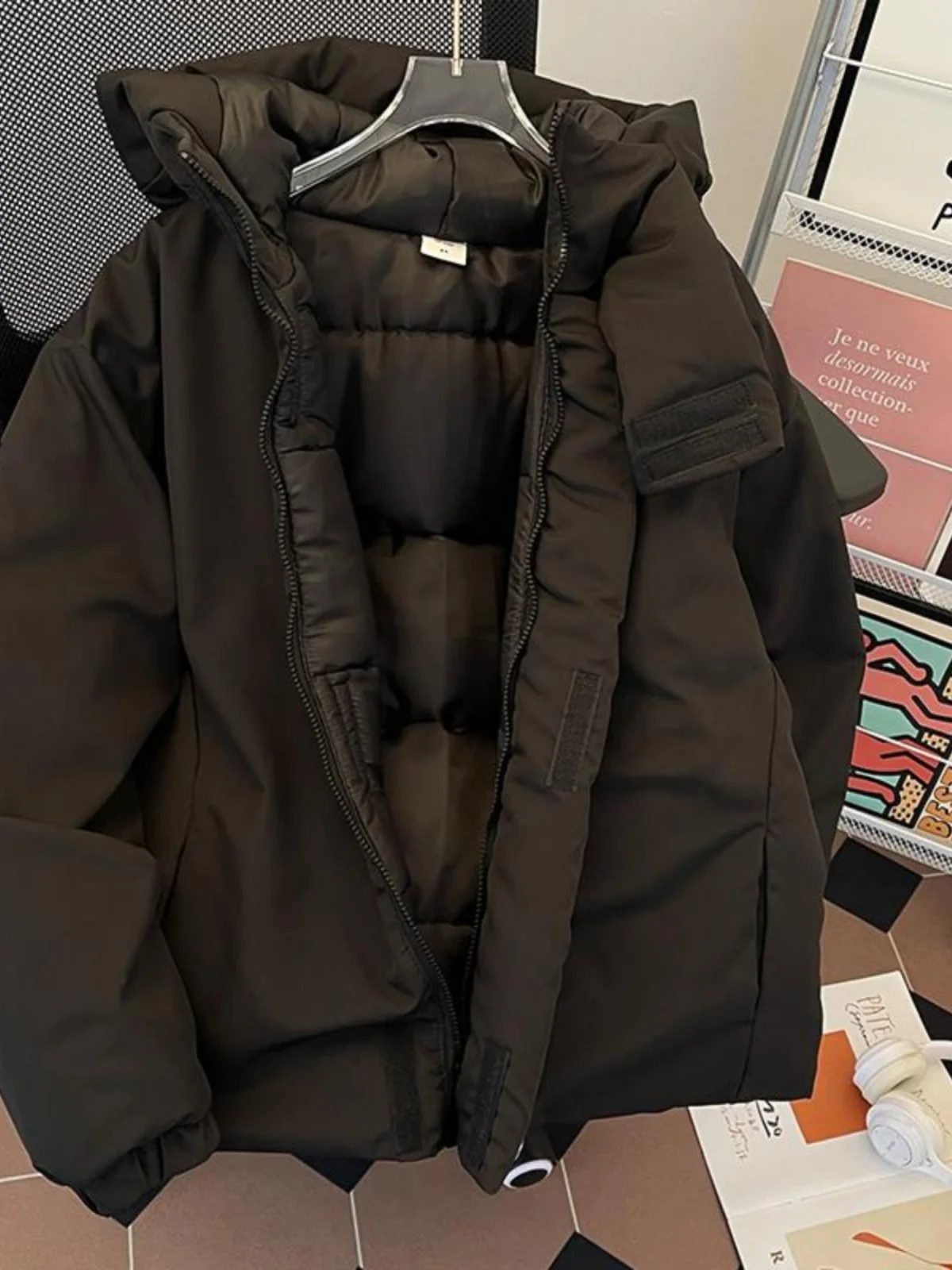 Мужская зимняя утепленная хлопковая куртка с капюшоном, теплая, высококачественная, в стиле ретро, корейский тренд, простая, из хлопка
Мужская зимняя утепленная хлопковая куртка с капюшоном, теплая, высококачественная, в стиле ретро, корейский тренд, простая, из хлопка