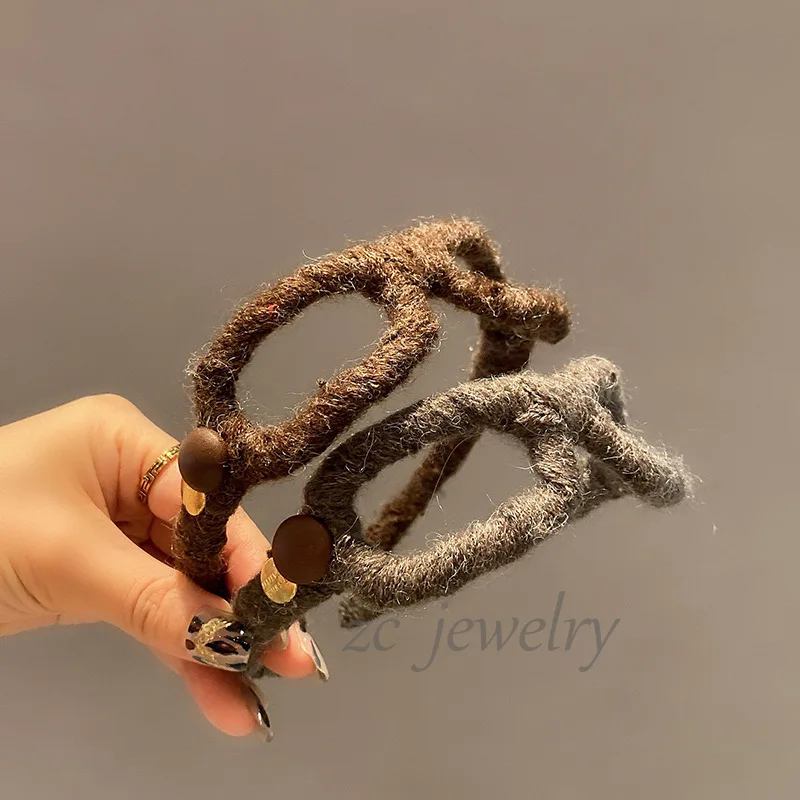 Korean Style High-End Wool Fashion Personality Eye Frame Headband for Women Elegant Outdoor High Crown Hair Clip2024Hair Accesso
Korean Style High-End Wool Fashion Personality Eye Frame Headband for Women Elegant Outdoor High Crown Hair Clip2024Hair Accesso