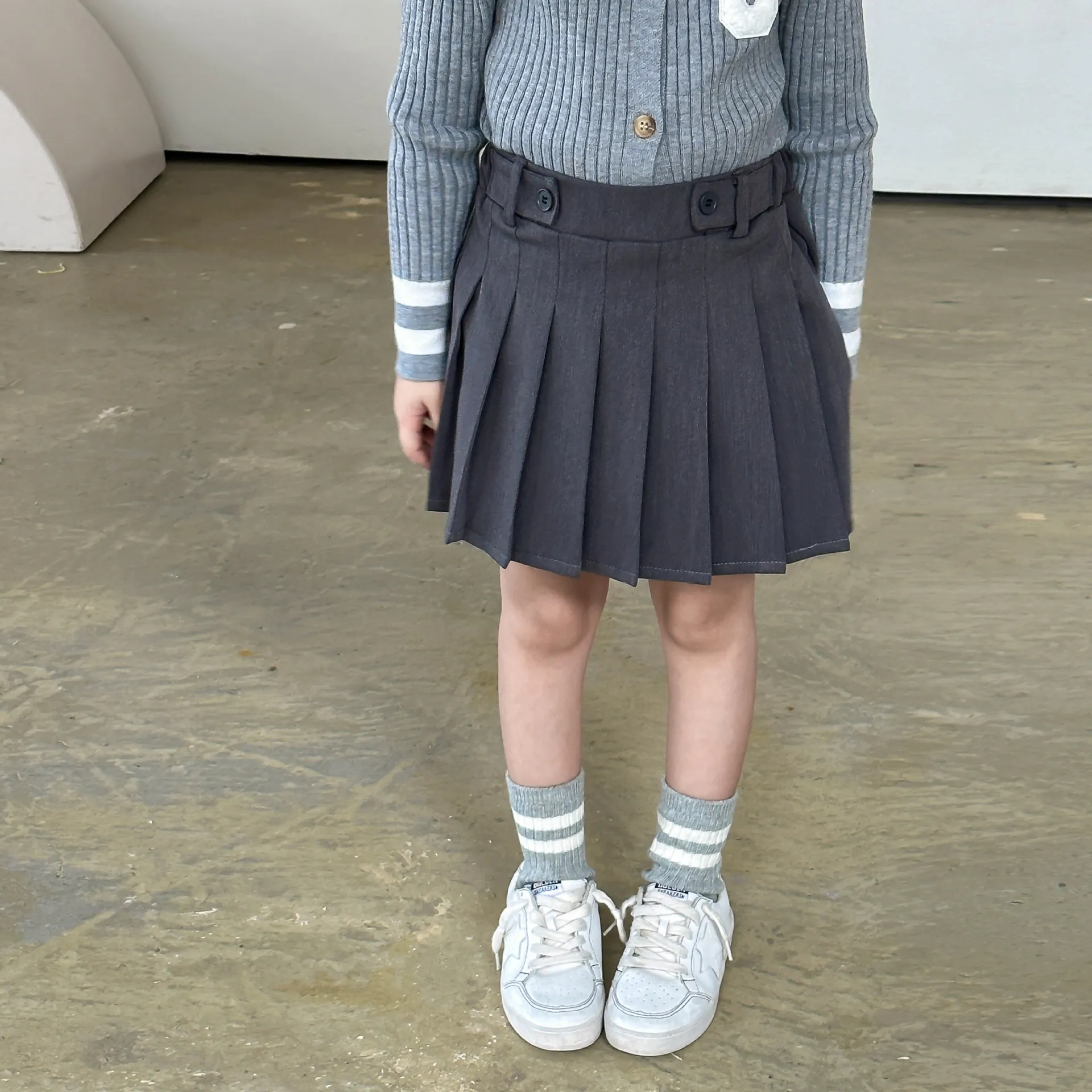 Girls Skirt 2025 New Spring and Autumn Children Versatile Solid College Style Pleated Skirt Little Girl Fashionable Short Skirt
Girls Skirt 2025 New Spring and Autumn Children Versatile Solid College Style Pleated Skirt Little Girl Fashionable Short Skirt
