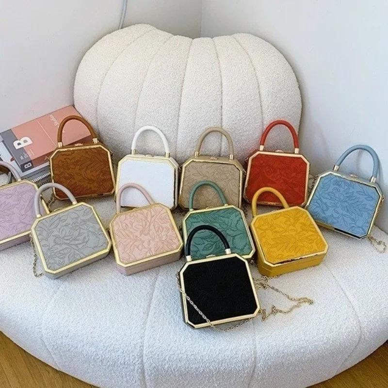 Chic And Unique Shoulder Handbag Solid Color Minimalist Luxury Doubles As A Glamorous Diaper Bag For Party
Chic And Unique Shoulder Handbag Solid Color Minimalist Luxury Doubles As A Glamorous Diaper Bag For Party