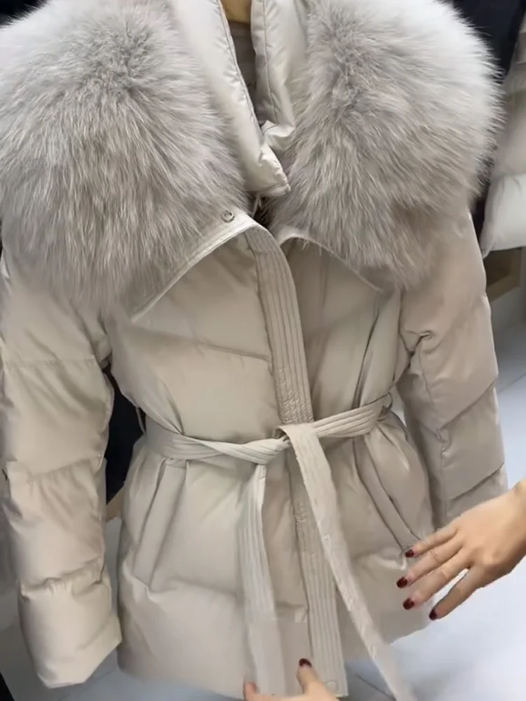 Ele Mid-Length Women's Cotton Jaet 2025 Winter New Korean Sle Slimming Belted Warm Large Fur Collar Outerwear
Ele Mid-Length Women's Cotton Jaet 2025 Winter New Korean Sle Slimming Belted Warm Large Fur Collar Outerwear