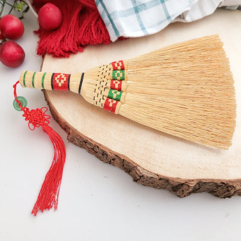 Small Corn Broom Short Handle Household Cleaning Tool Desktop Bed Dust Brush Handmade Woven Broom For Home Office Use
Small Corn Broom Short Handle Household Cleaning Tool Desktop Bed Dust Brush Handmade Woven Broom For Home Office Use