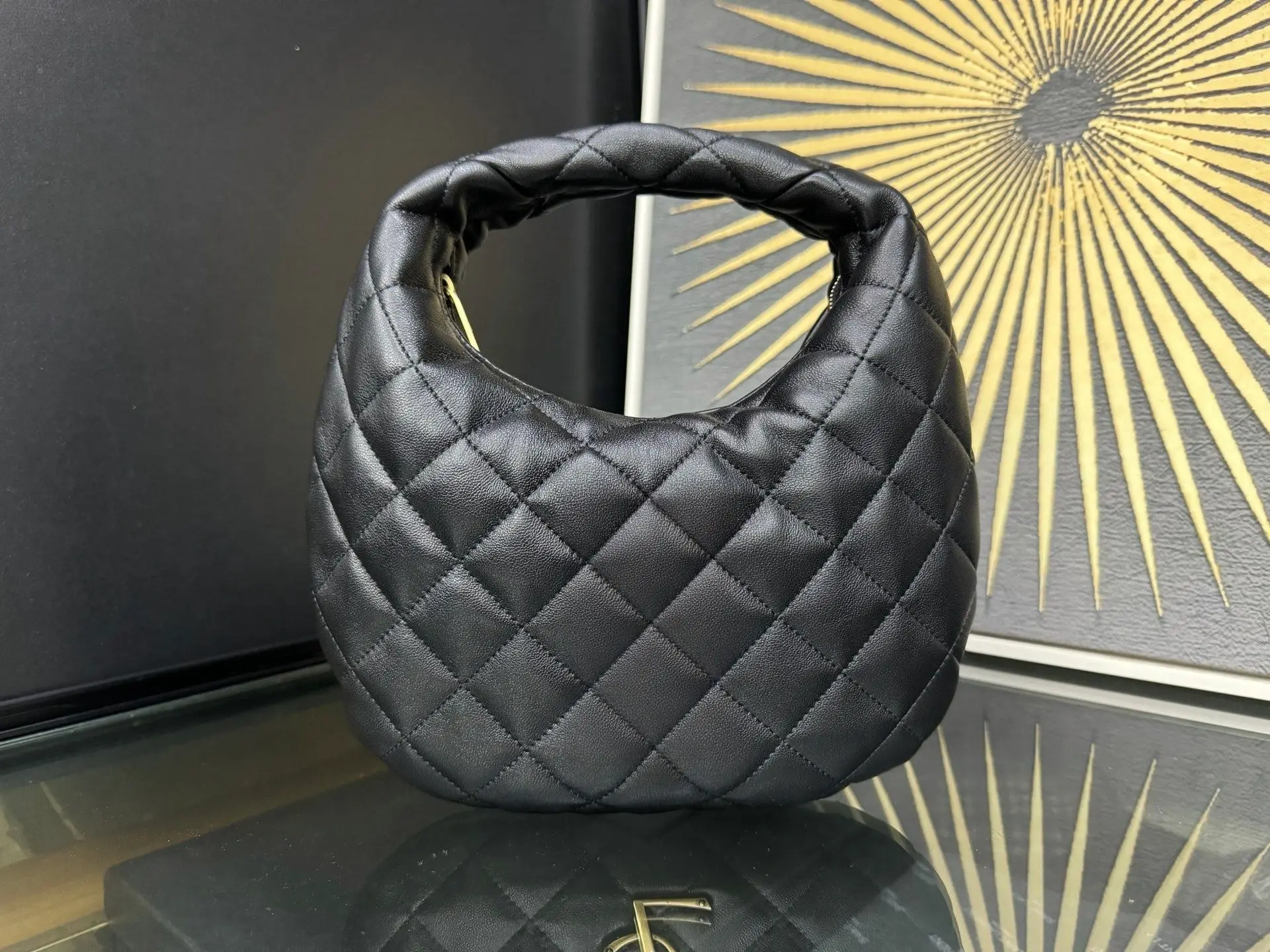 2025 New Retro Quilted Suede Handbag for Women, Outdoor Handbag/Hobo Bag YB
2025 New Retro Quilted Suede Handbag for Women, Outdoor Handbag/Hobo Bag YB