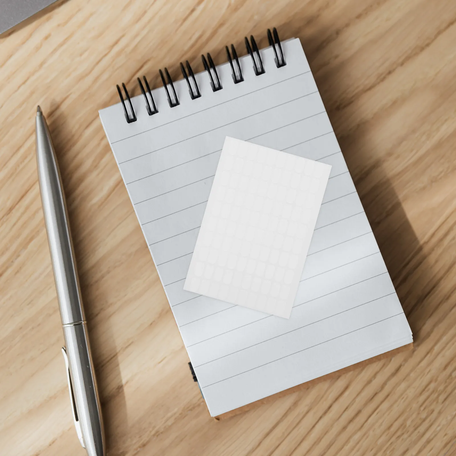 400 прозрачных клейких точек-гелевых наклеек (нано-клей) для декора классов, настенных украшений, праздничных принадлежностей, не повреждающих поверхности
400 прозрачных клейких точек-гелевых наклеек (нано-клей) для декора классов, настенных украшений, праздничных принадлежностей, не повреждающих поверхности