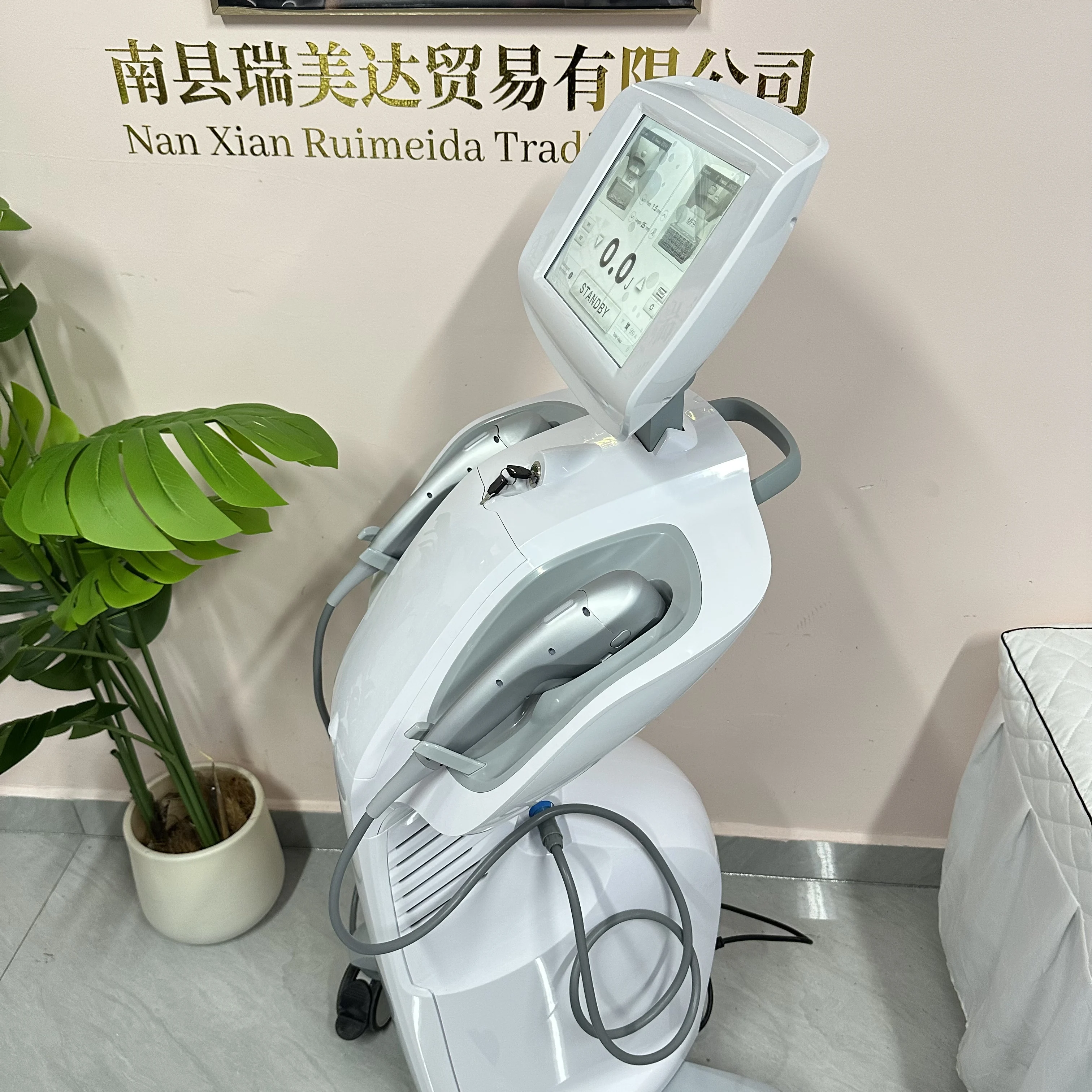 Hot Sale 7D HI FU SMAS Lifting Machine High Intensity Focused Ultrasound Facial Body Skin Tightening Salon Equipmen
Hot Sale 7D HI FU SMAS Lifting Machine High Intensity Focused Ultrasound Facial Body Skin Tightening Salon Equipmen