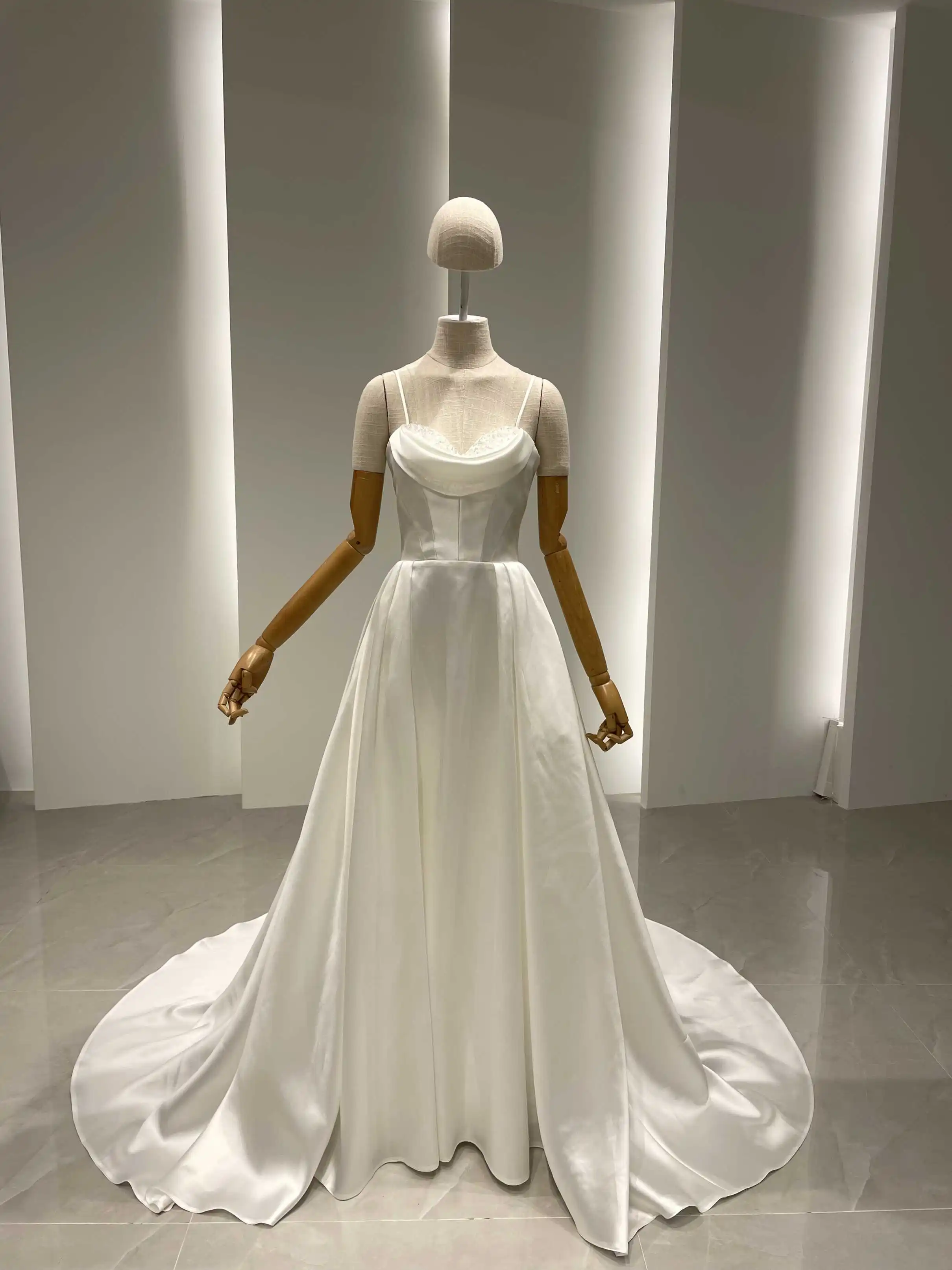 Sweetheart Neckline Off-The Shoulder Wedding Dress Sequined Pleating Bridal Gown With Train A-line Dress
Sweetheart Neckline Off-The Shoulder Wedding Dress Sequined Pleating Bridal Gown With Train A-line Dress