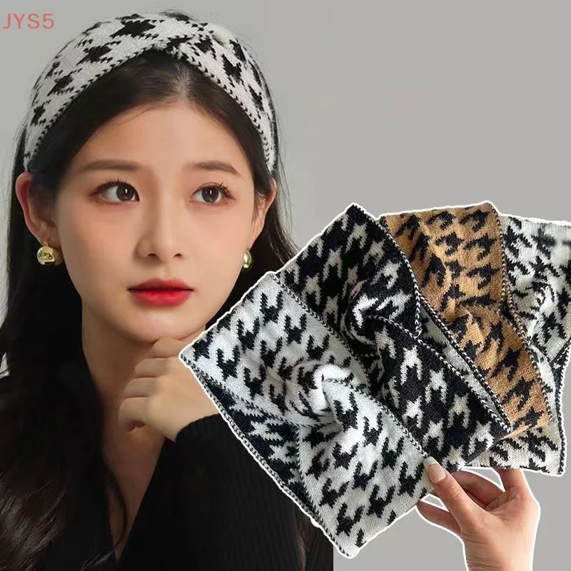 Trendy Korean Style Houndstooth Knitted Wool Headband for Women - Wide - brimmed Retro Turban Hair Accessory
Trendy Korean Style Houndstooth Knitted Wool Headband for Women - Wide - brimmed Retro Turban Hair Accessory