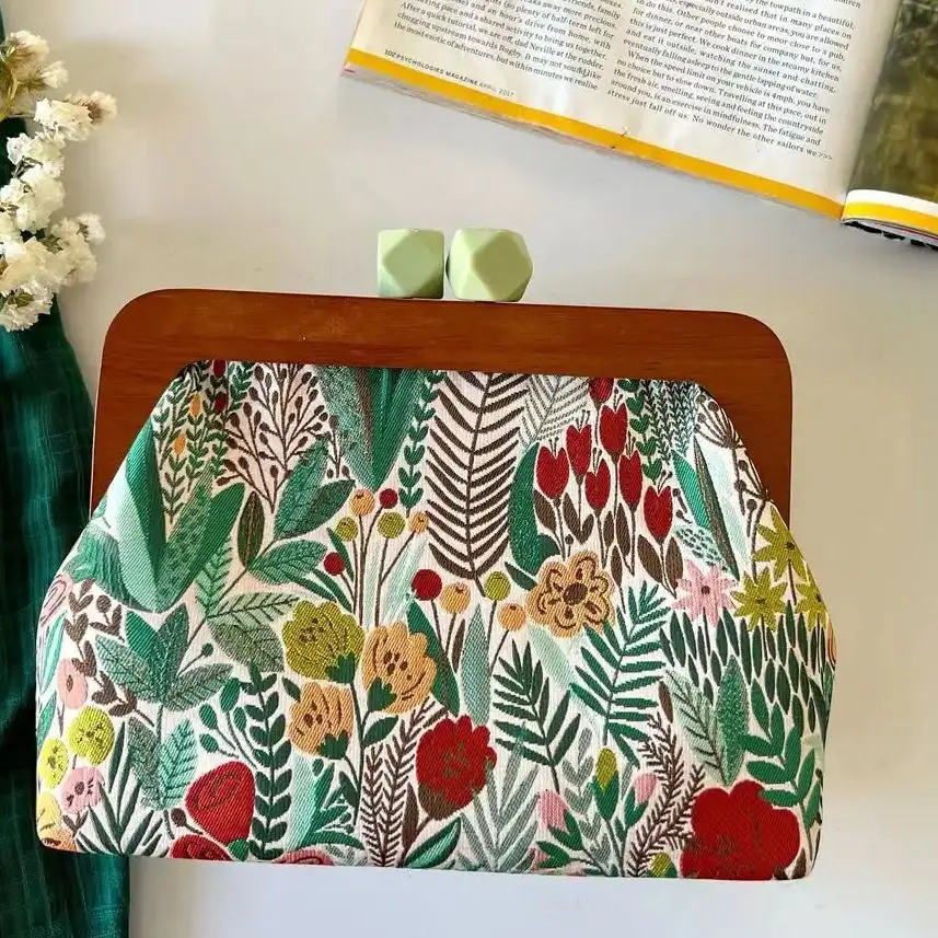 Втерянный винтажный жаккардовый комплект с вышитыми цветами и кошельком Сумки с ремнями Кошелек Листы долины
Втерянный винтажный жаккардовый комплект с вышитыми цветами и кошельком Сумки с ремнями Кошелек Листы долины