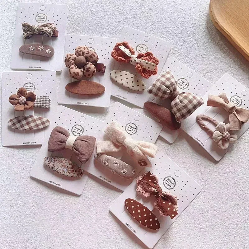 2pcs/set Autumn Winter Lovely Toddler Girl Headwear Retro European Princess Bows Floral Hair Clip for Baby Knit Plush Hair Pin
2pcs/set Autumn Winter Lovely Toddler Girl Headwear Retro European Princess Bows Floral Hair Clip for Baby Knit Plush Hair Pin